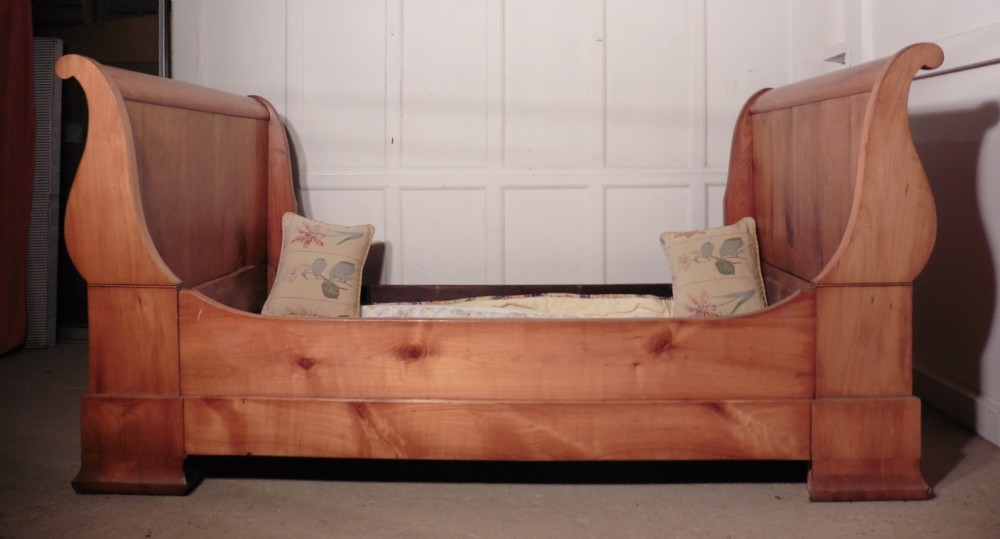 19th Century French Empire Style Day Bed or Single Sleigh Bed. 