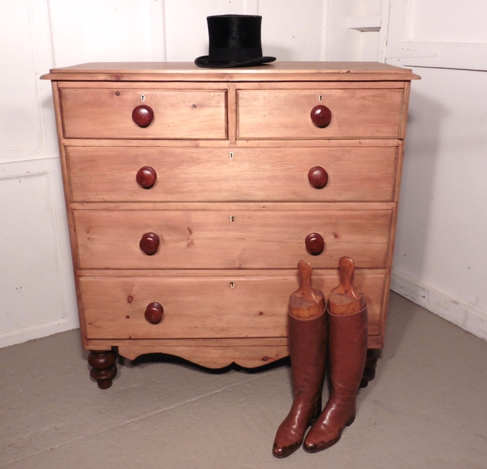 Large Victorian Pine Chest of Drawers