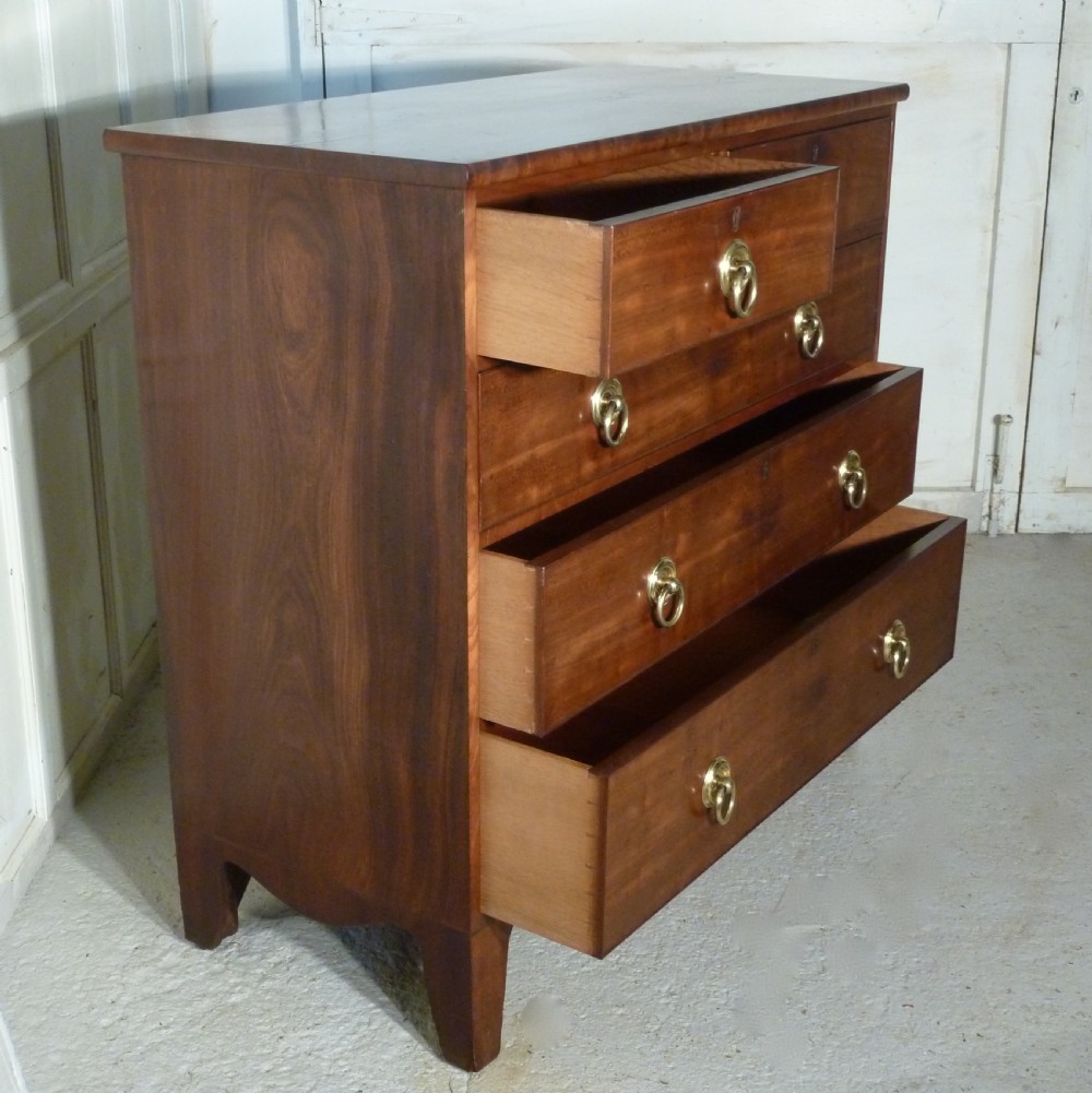 Early 19th Century Mahogany Chest Of Drawers View II