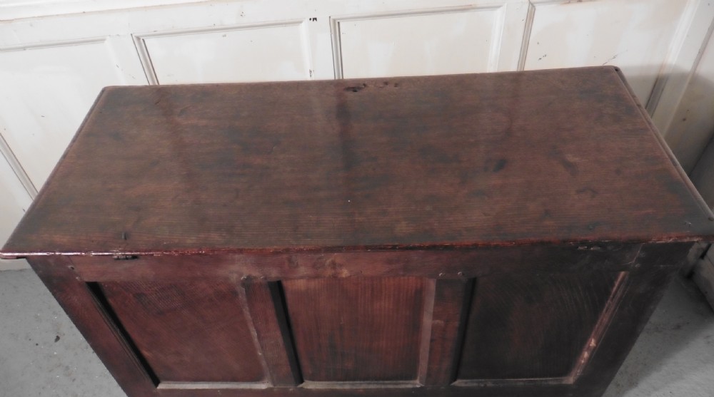 17th Century Oak Coffer View IV