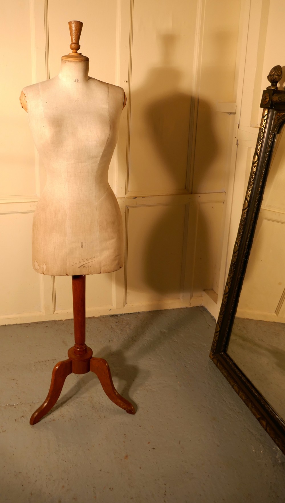 A Charming French Mannequin, English Size 14