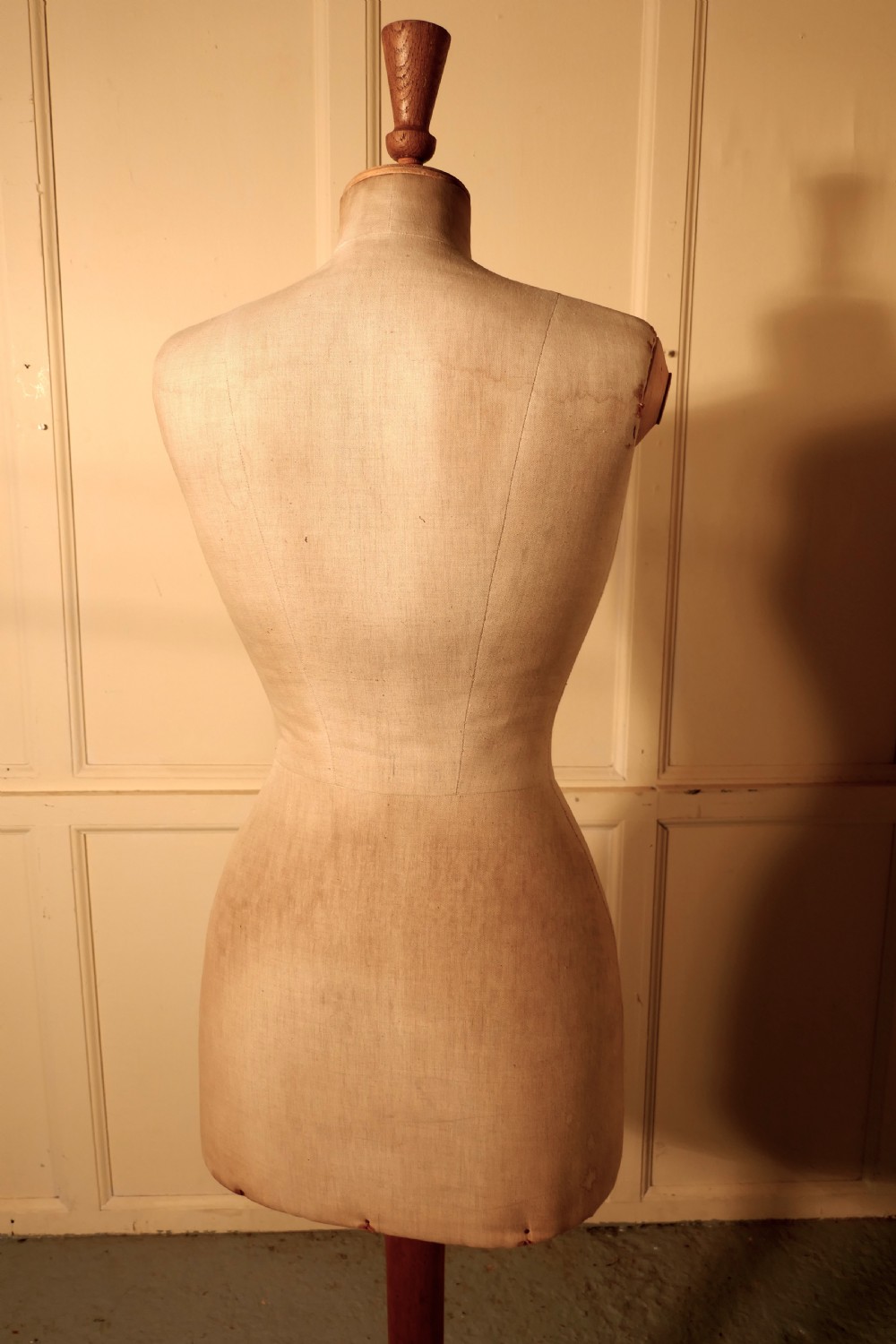 A Charming French Mannequin, English Size 14 View III