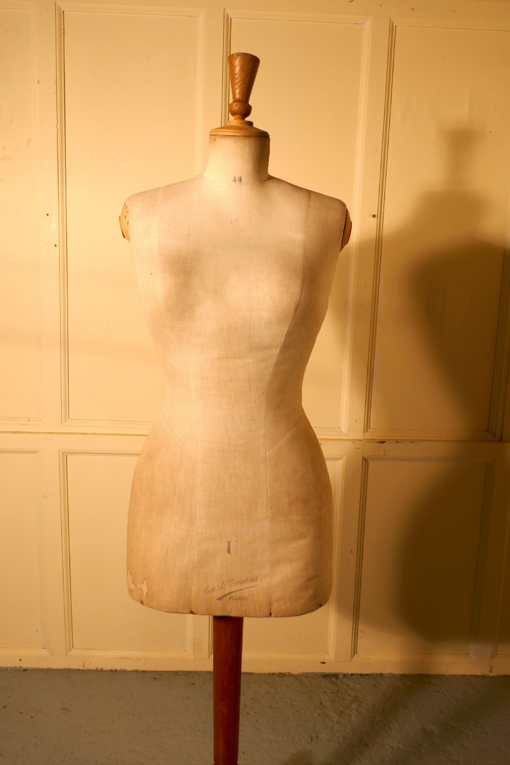 A Charming French Mannequin, English Size 14 View VI