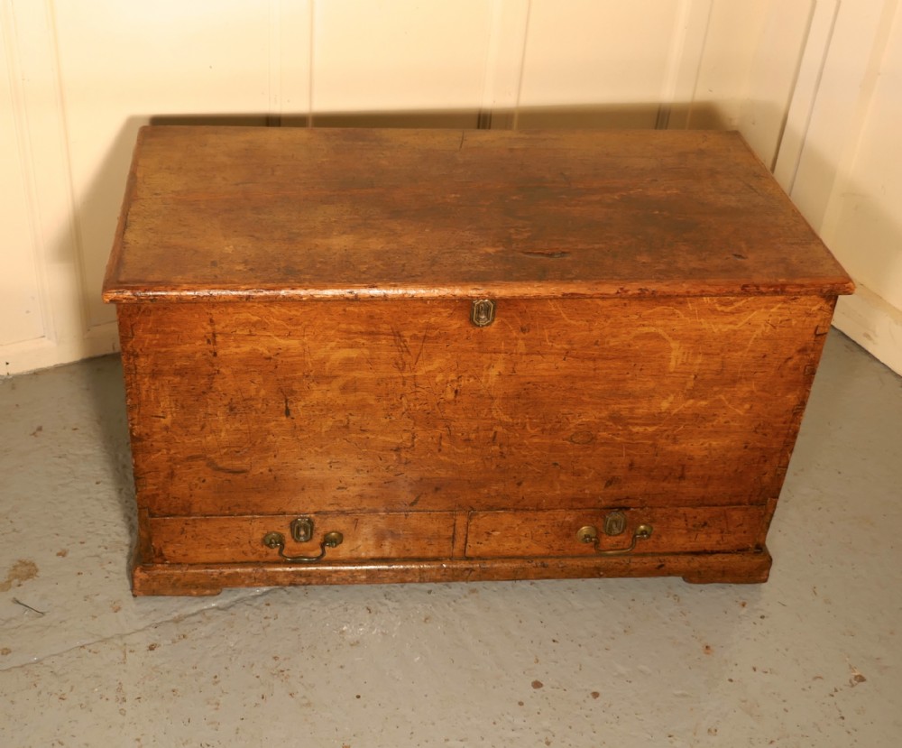 Georgian Golden Oak Finish 2 Drawer Mule Chest