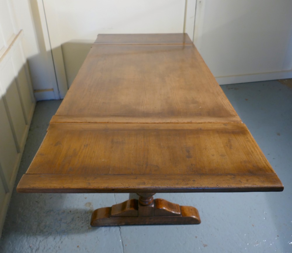 A Large Ipswich Oak Draw Leaf table View XI