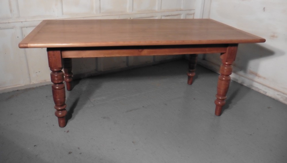 A Traditional Victorian Pine Table View V