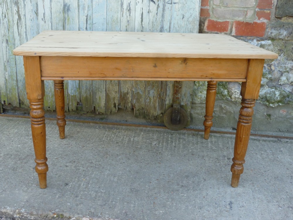 A Traditional Victorian Scrub Top Pine Kitchen Table View V