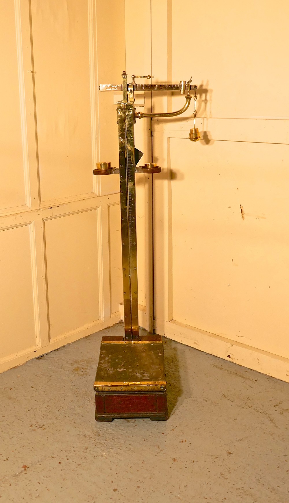 Avery Brass Height & Weight Standing  Jockey Scales from Market Rasen Racecourse 