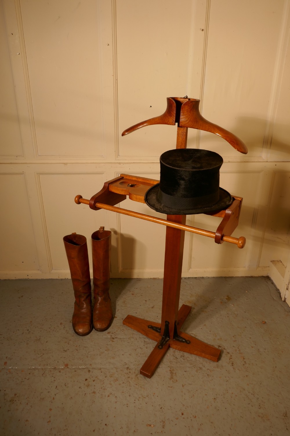 Gentleman’s Suit Hanger or Night Stand, Dumb Butler View III