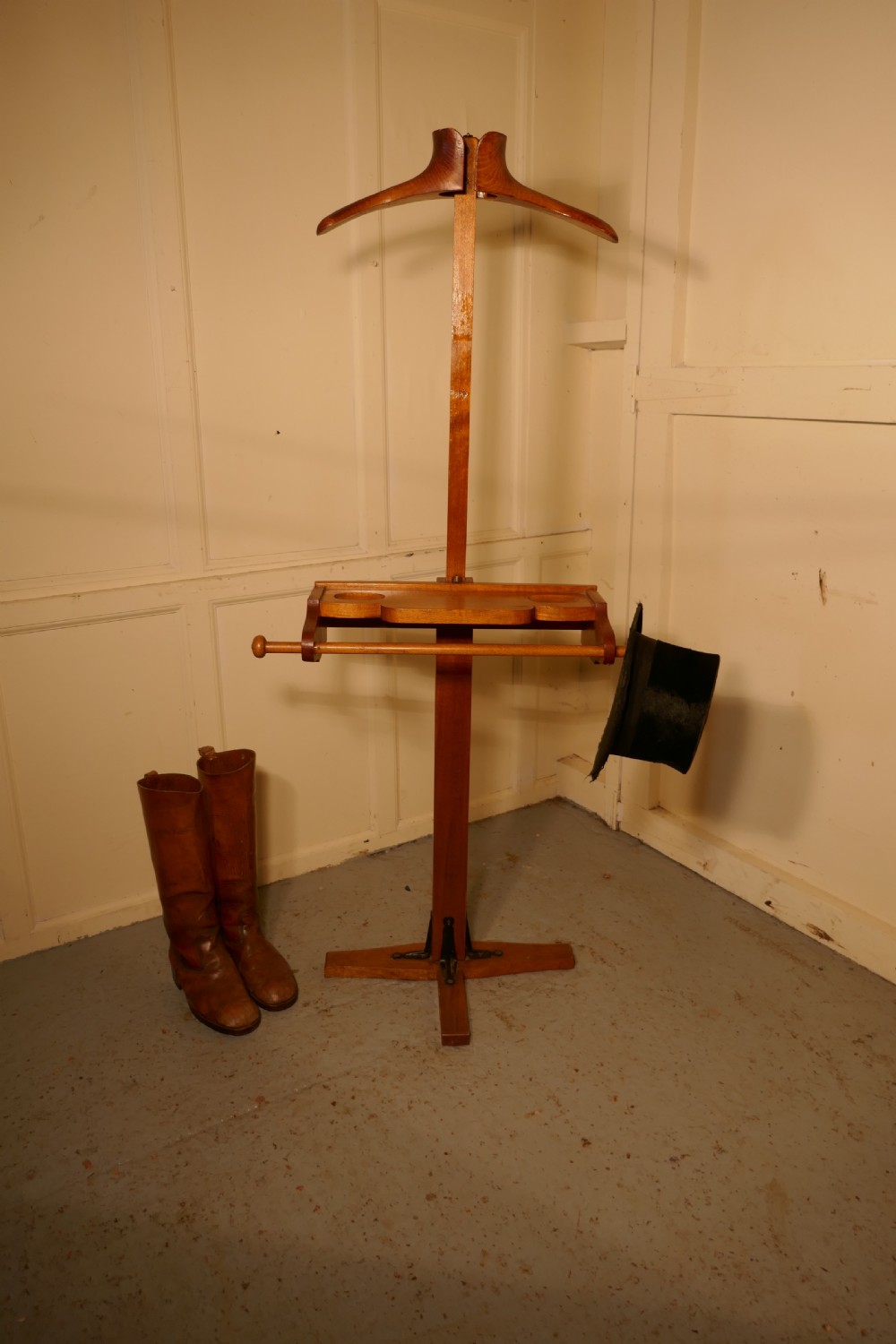 Gentleman’s Suit Hanger or Night Stand, Dumb Butler View IV