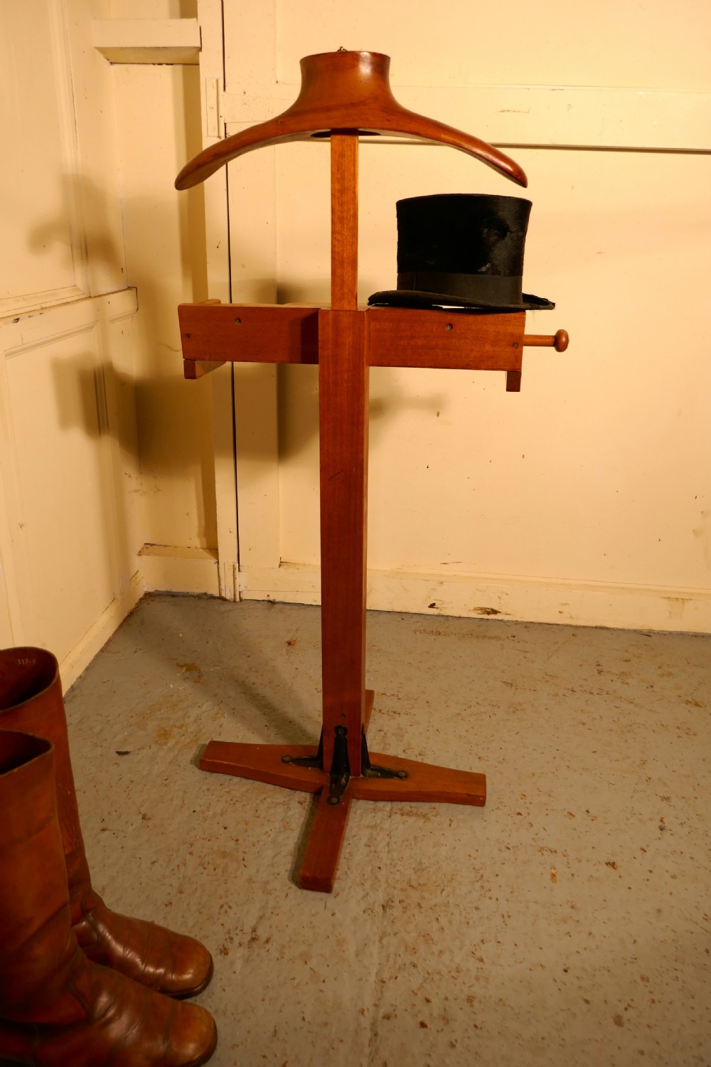 Gentleman’s Suit Hanger or Night Stand, Dumb Butler View VI