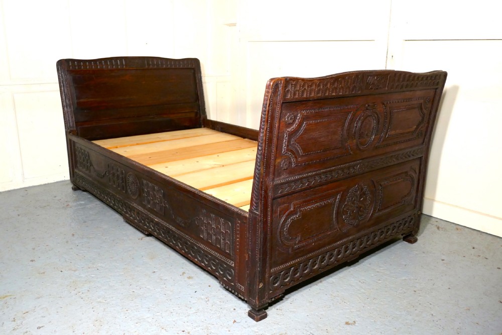 19th Century Carved Oak Day Bed or Ships Sleigh Bed.