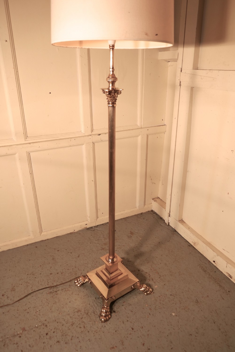 Telescopic Floor Lamp Brass Standard Lamp    View IV
