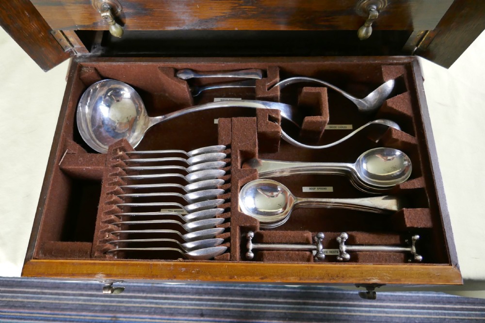 109 Piece Cutlery Set in Oak Wellington Chest Canteen View VI