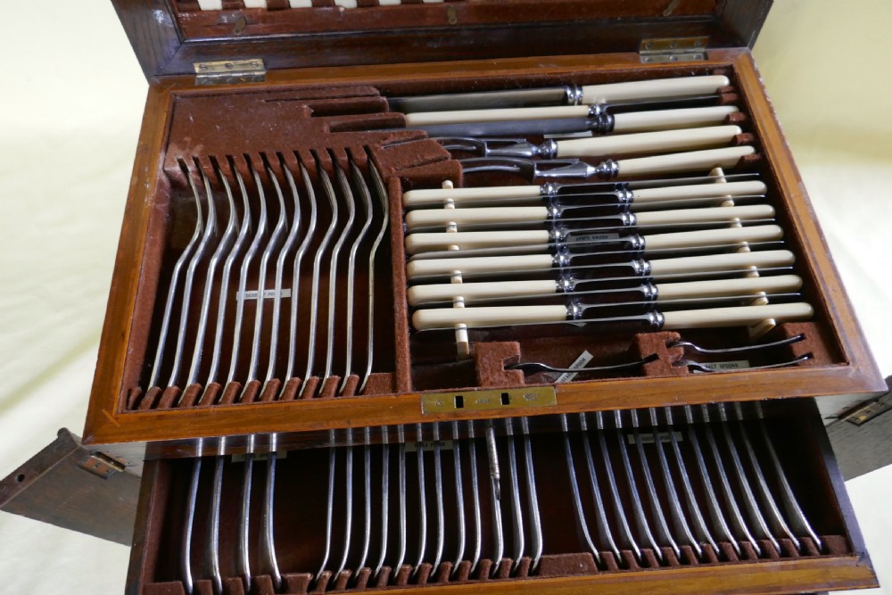 109 Piece Cutlery Set in Oak Wellington Chest Canteen View VII