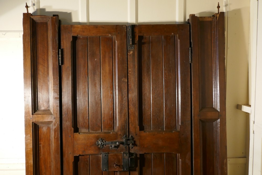Pair of Arts and Crafts Oak Manor House Doors in Arched Frame   View IV