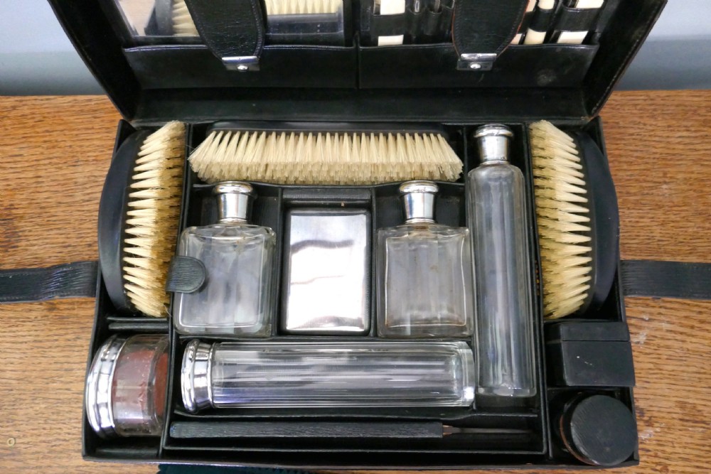 Au Départ Fully Fitted Gentlemans Travelling Dressing Case, Hall Marked Silver View IX