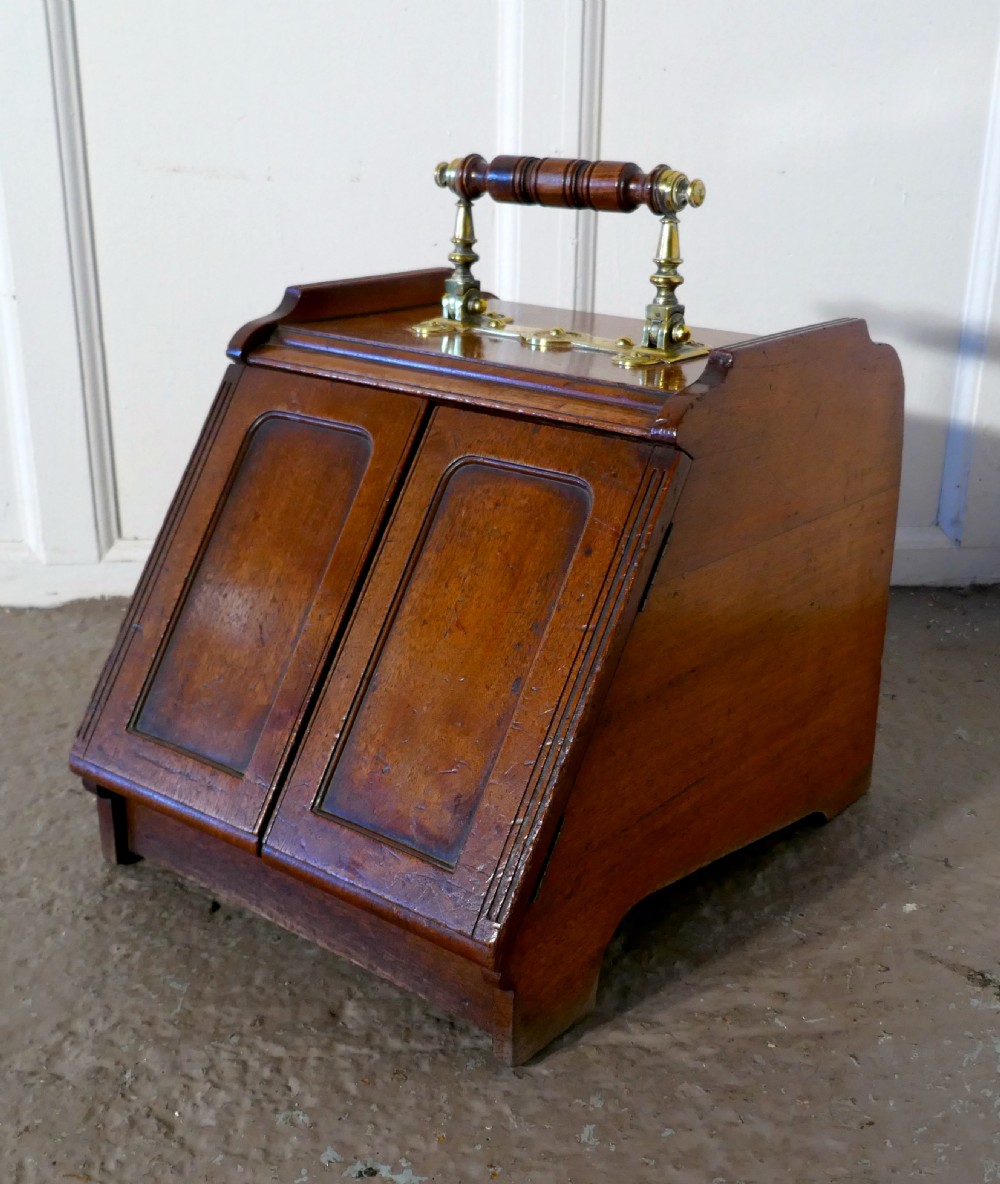A Victorian Mahogany Coal Scuttle, Mechanical Opening and Liner View III
