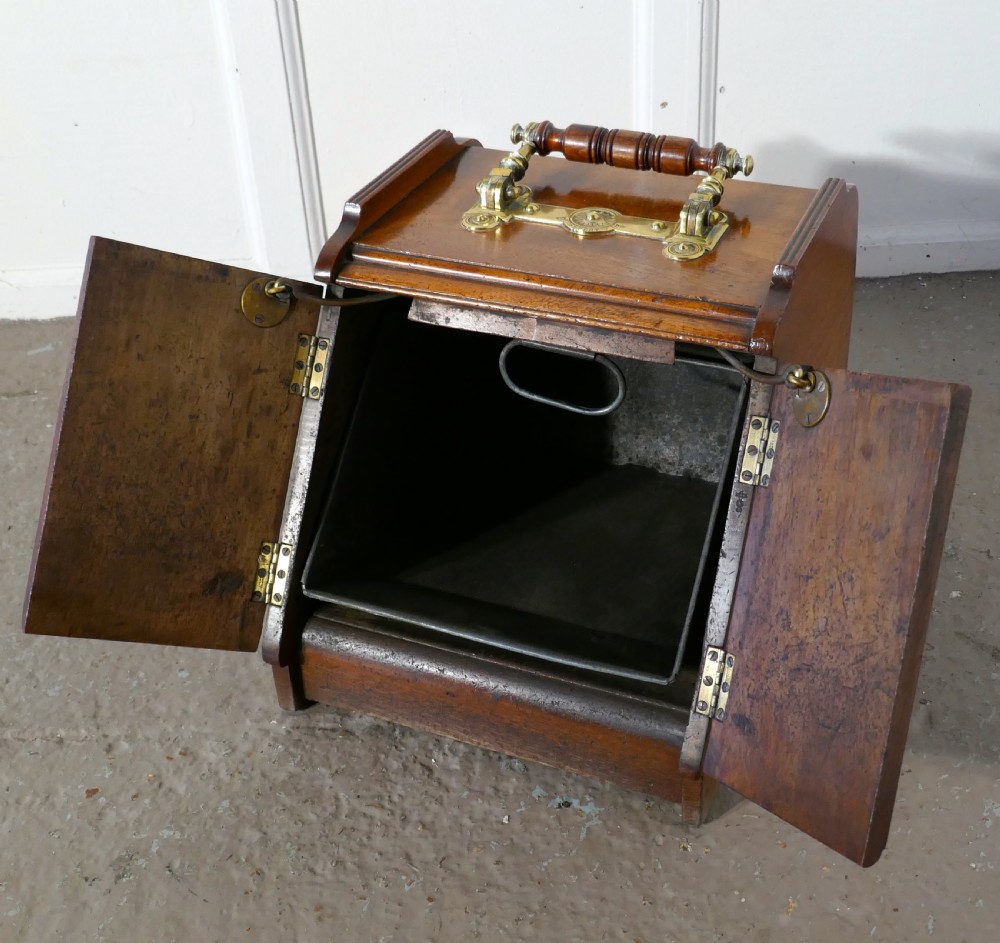 A Victorian Mahogany Coal Scuttle, Mechanical Opening and Liner View VI