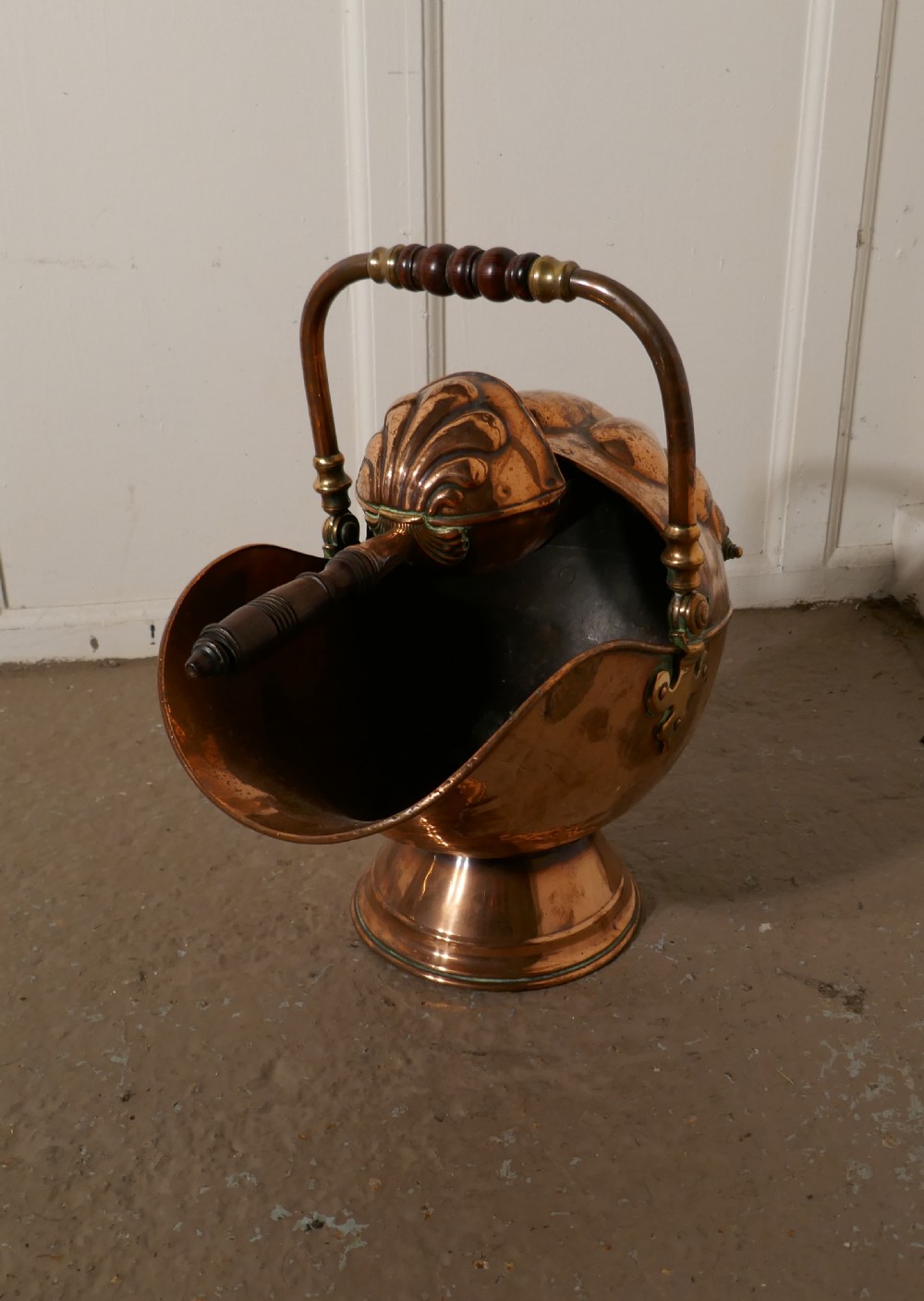Superb Quality Arts and Crafts Copper Helmet Coal Scuttle  View V