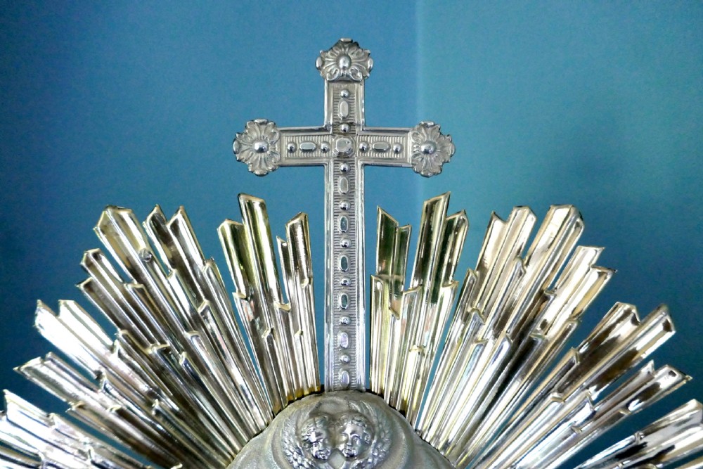 French Sterling Silver & Vermeli Monstrance 1840 decorated with cherubs View XII
