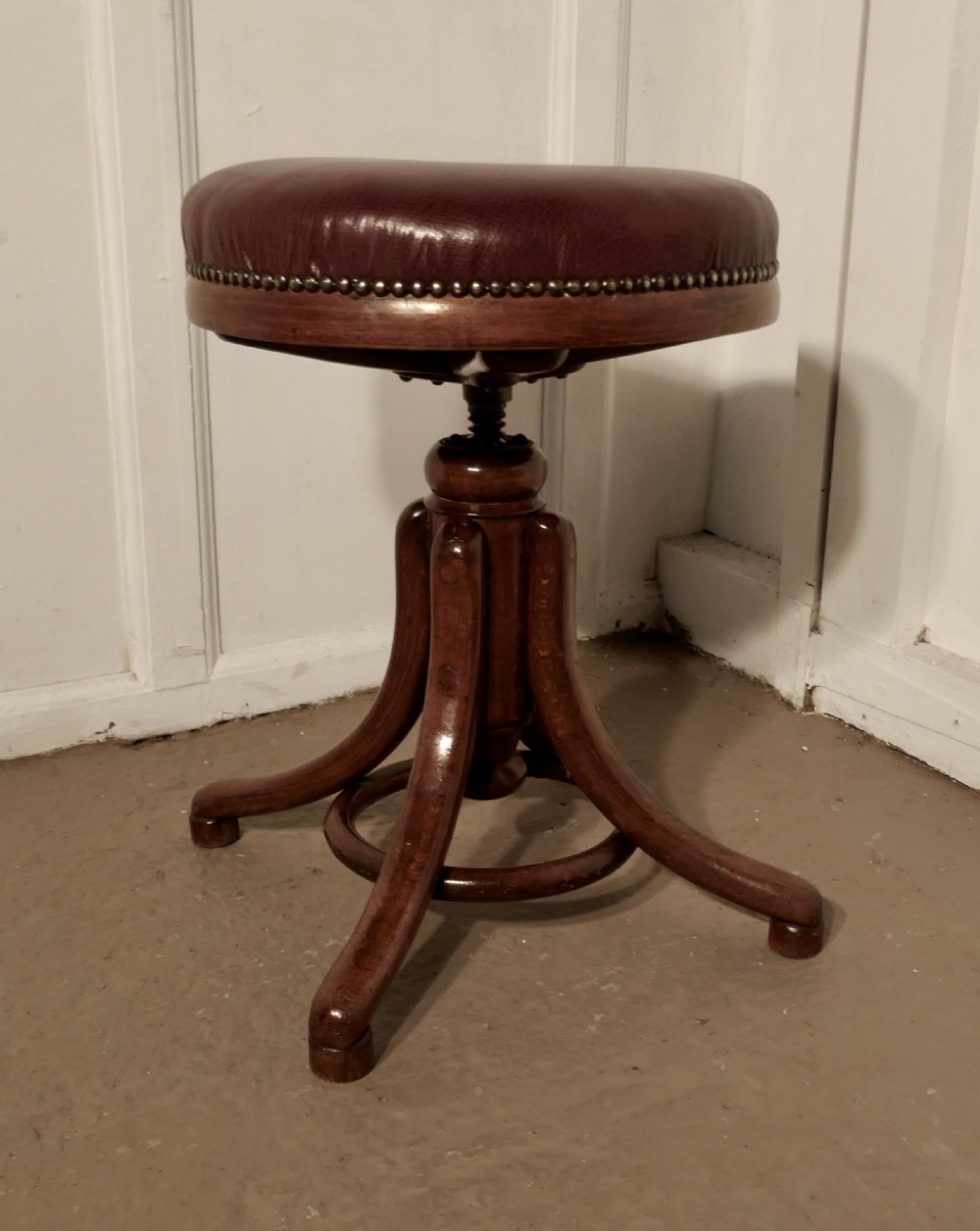 Victorian Bentwood Swivel Piano Stool by Thonet View II