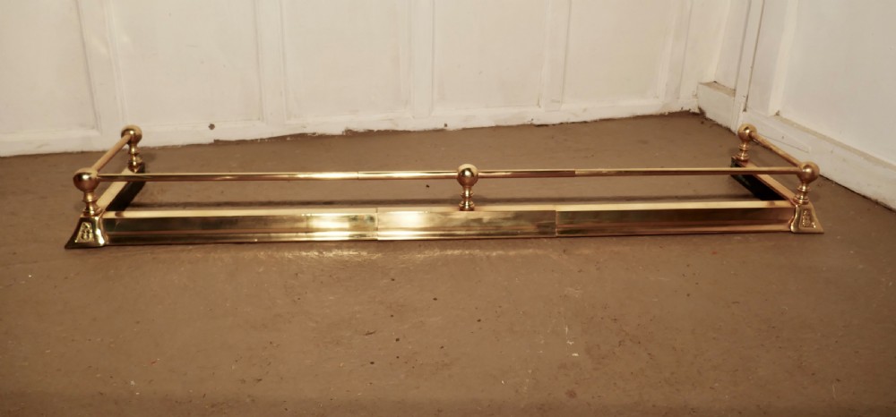 Large Victorian Extending Brass Fender 