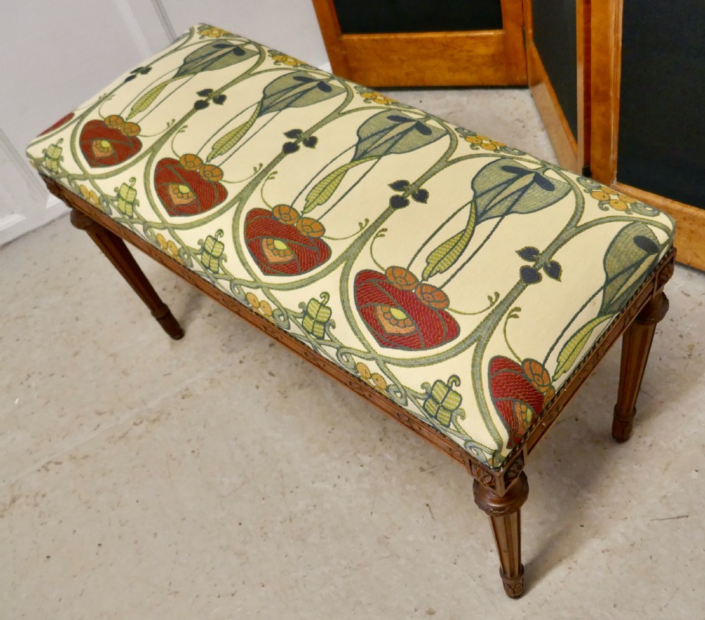 French Art Nouveau Carved Upholstered Walnut Window Seat   View III