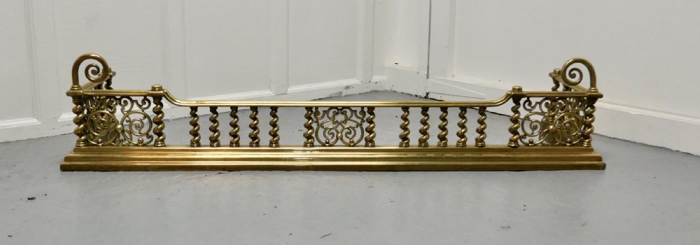 Superb Quality and Design 19th Century Heavy Brass Fender 
