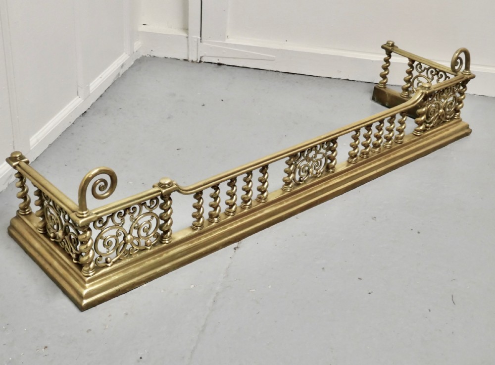 Superb Quality and Design 19th Century Heavy Brass Fender  View III
