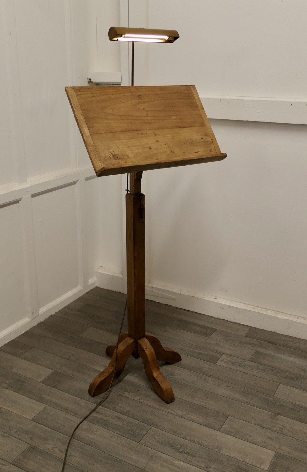 Arts & Crafts Menu Podium, Maître d' Stand with Reading Lamp 