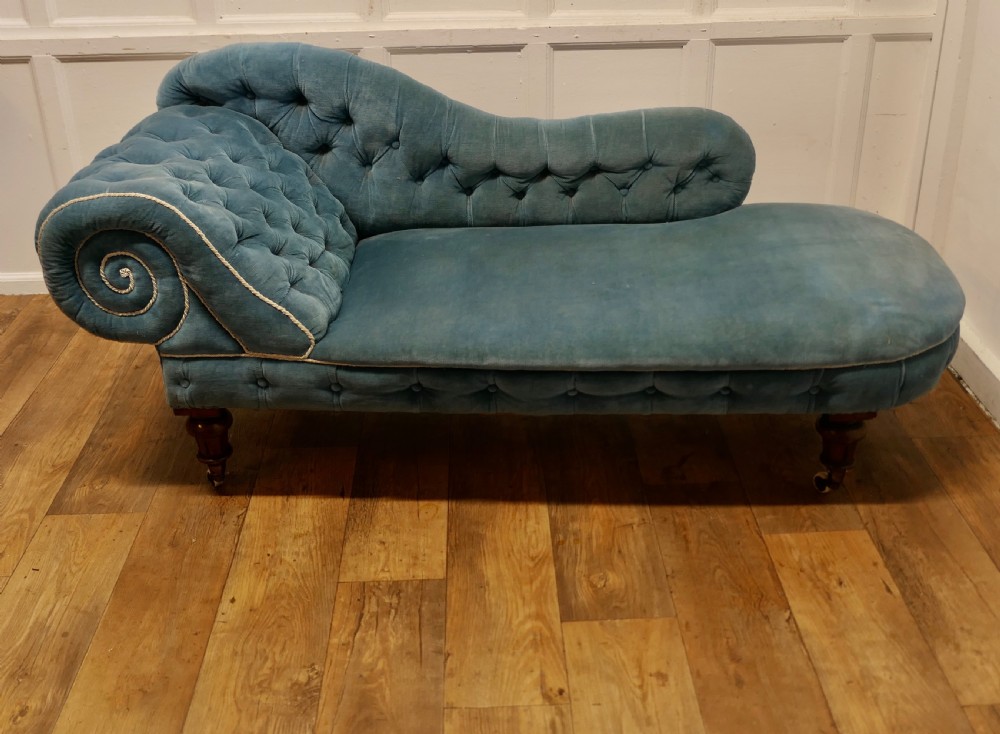 Very Stylish Victorian Velvet Chaise Longue or Day Bed View III