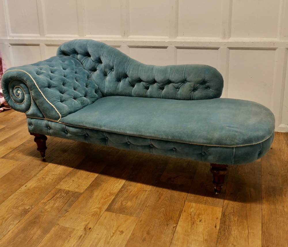 Very Stylish Victorian Velvet Chaise Longue or Day Bed View IV