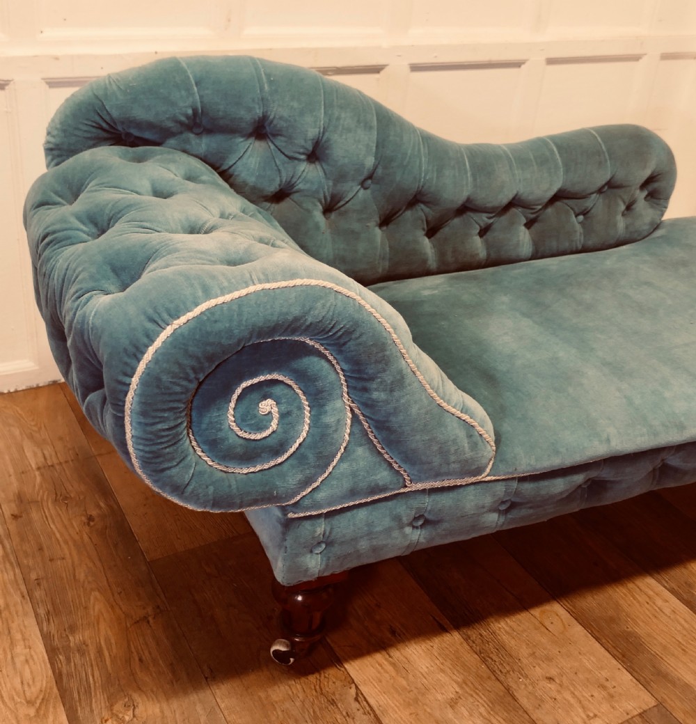 Very Stylish Victorian Velvet Chaise Longue or Day Bed View VI