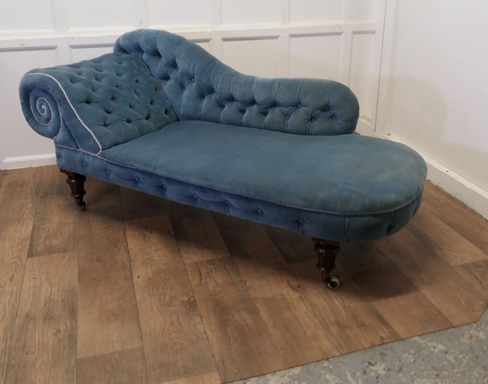 Very Stylish Victorian Velvet Chaise Longue or Day Bed View VIII