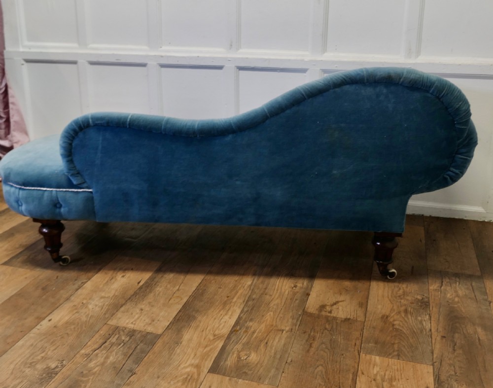 Very Stylish Victorian Velvet Chaise Longue or Day Bed View IX