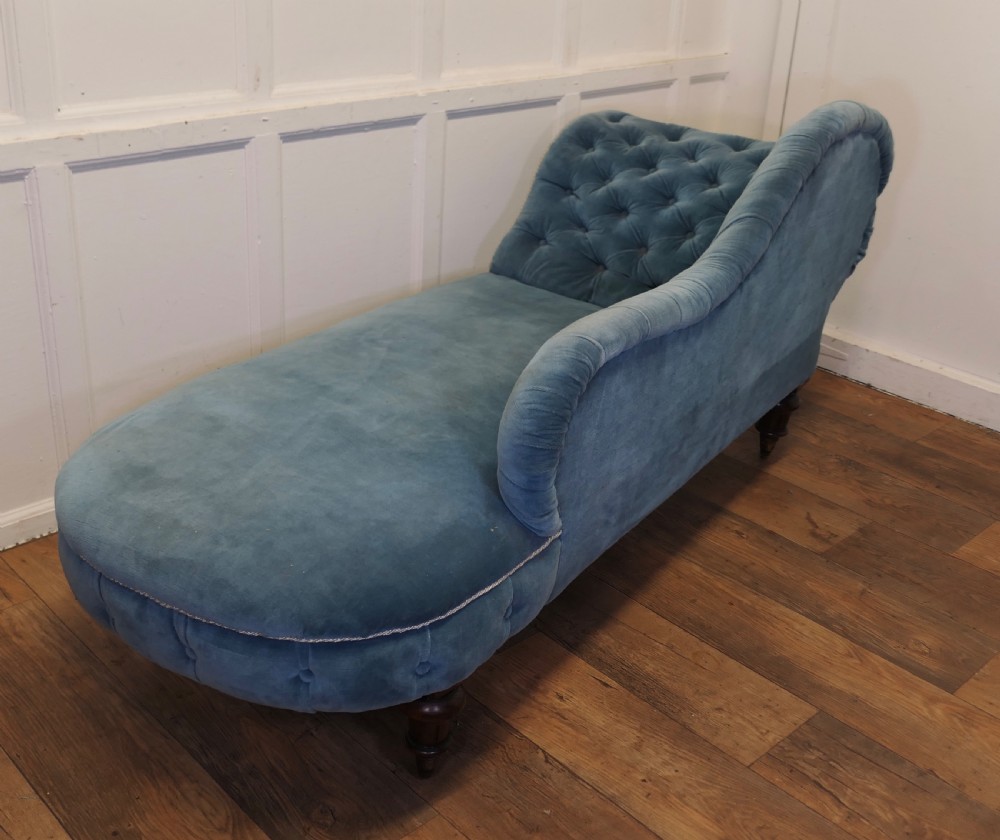 Very Stylish Victorian Velvet Chaise Longue or Day Bed View X