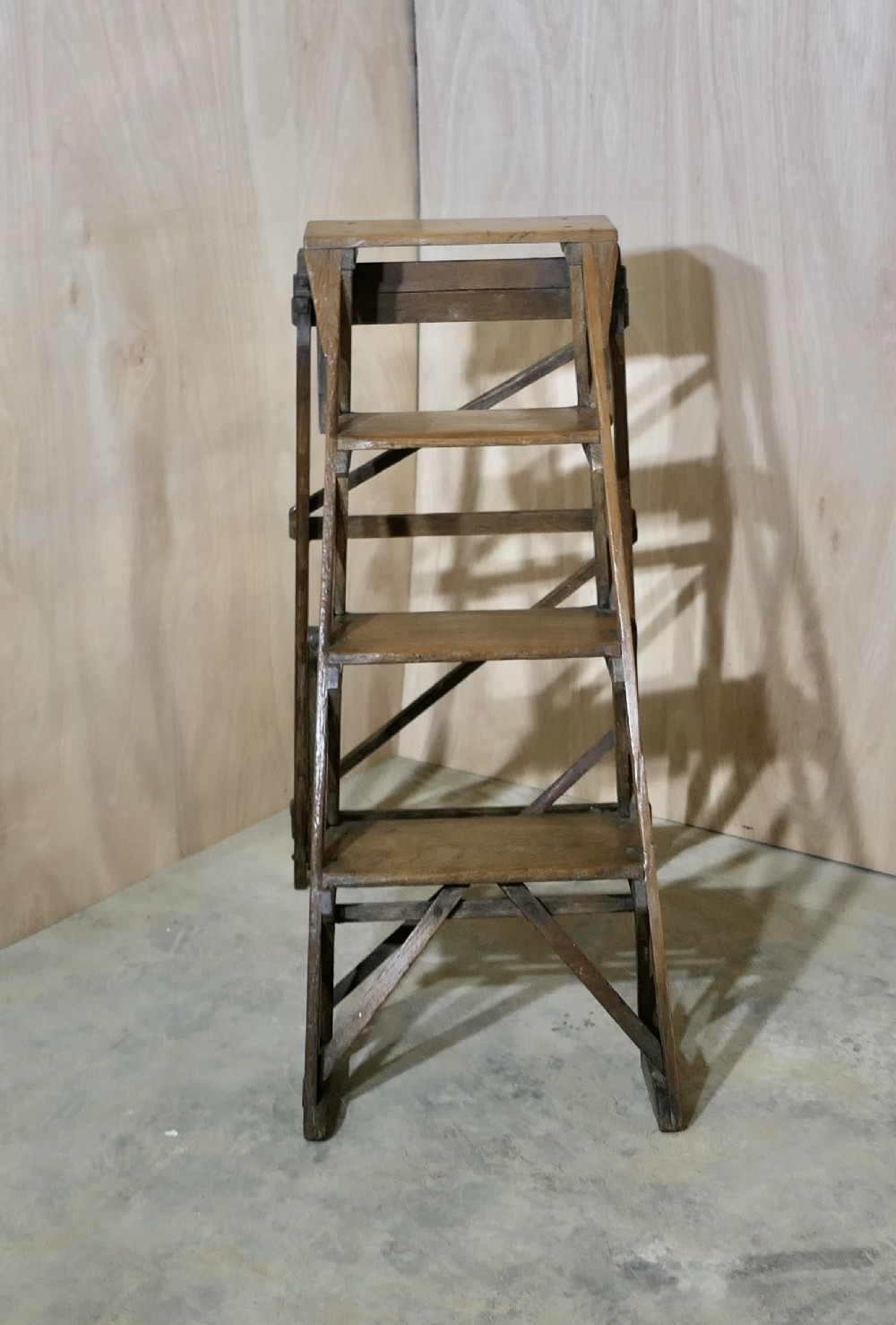 Victorian ALHATHLAT Shop Step Ladder