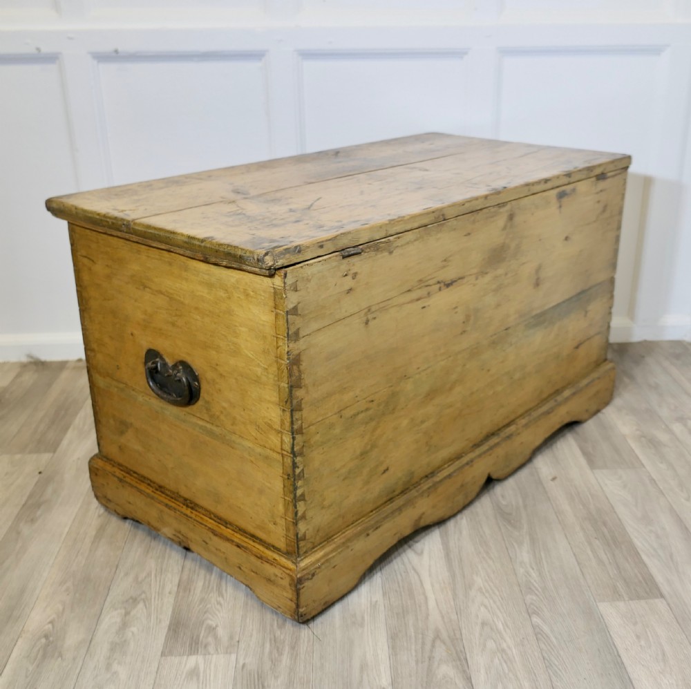 Beautiful Large Victorian Pine Blanket Box View VI