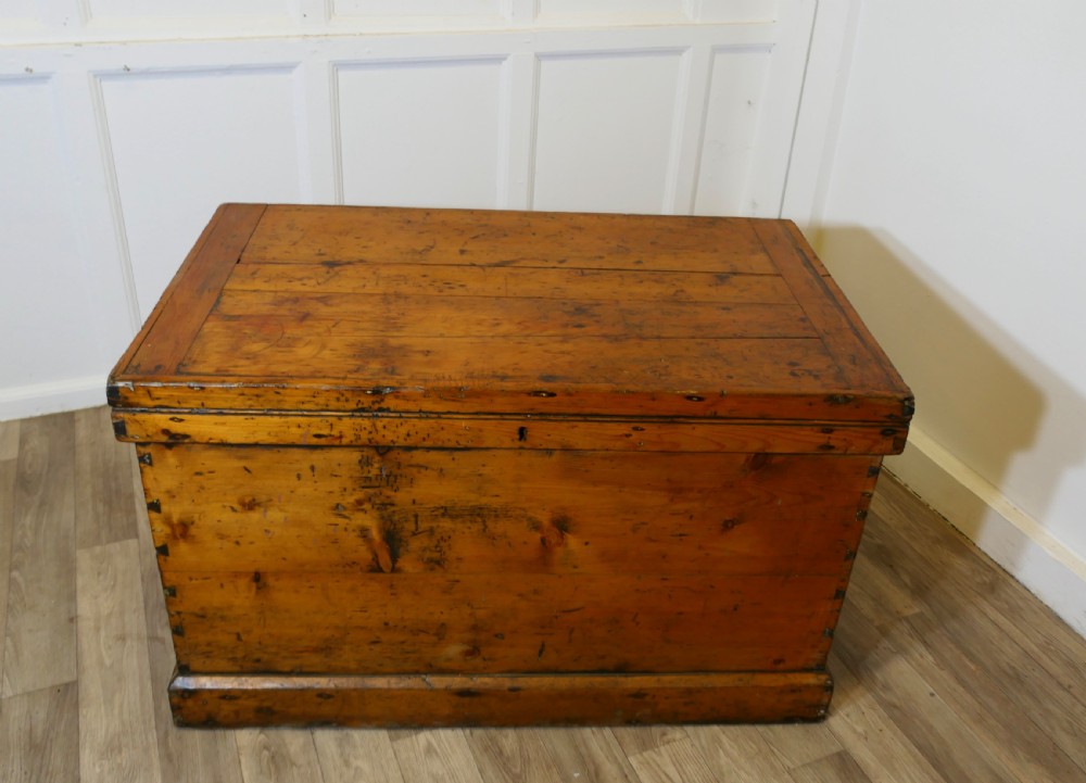 A rectangular Victorian pine carpenters chest featuring visible dovetail joinery, a hinged lid, and a keyhole escutcheon. View II