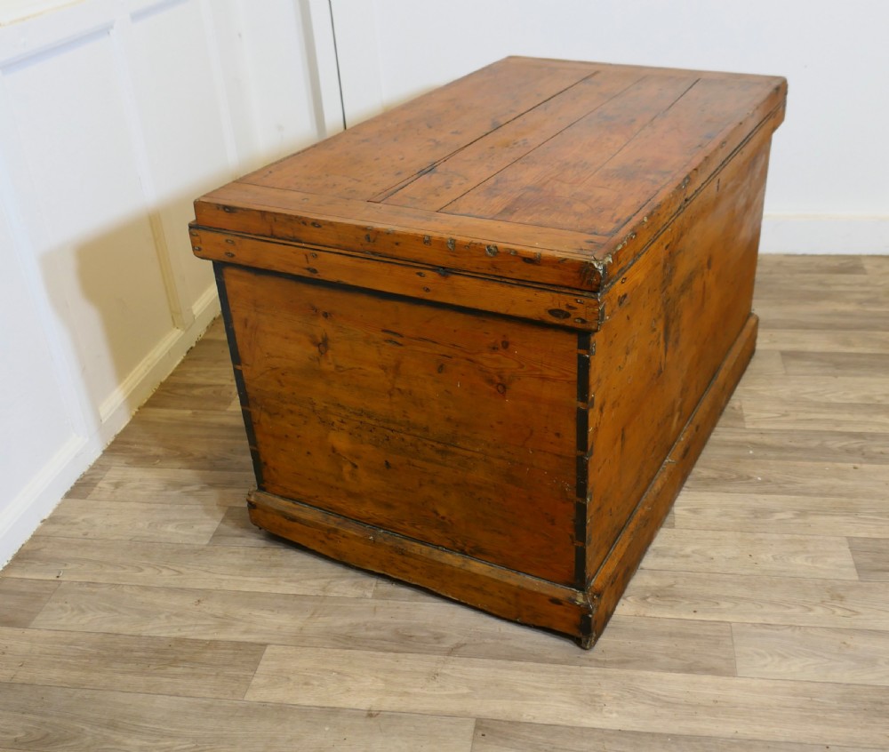 A rectangular Victorian pine carpenters chest featuring visible dovetail joinery, a hinged lid, and a keyhole escutcheon. View III