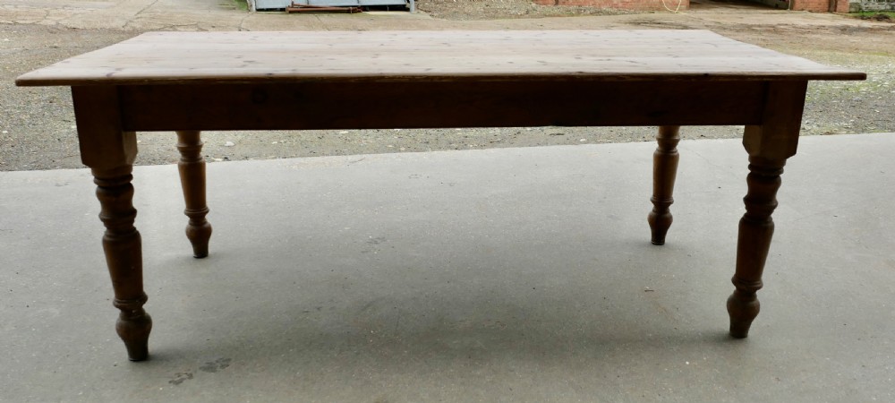 Large Farmhouse Pine Table   View IV