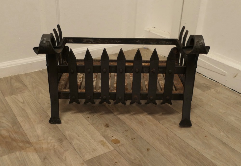 Stylish Free Standing Fire Basket, Iron Fire Grate