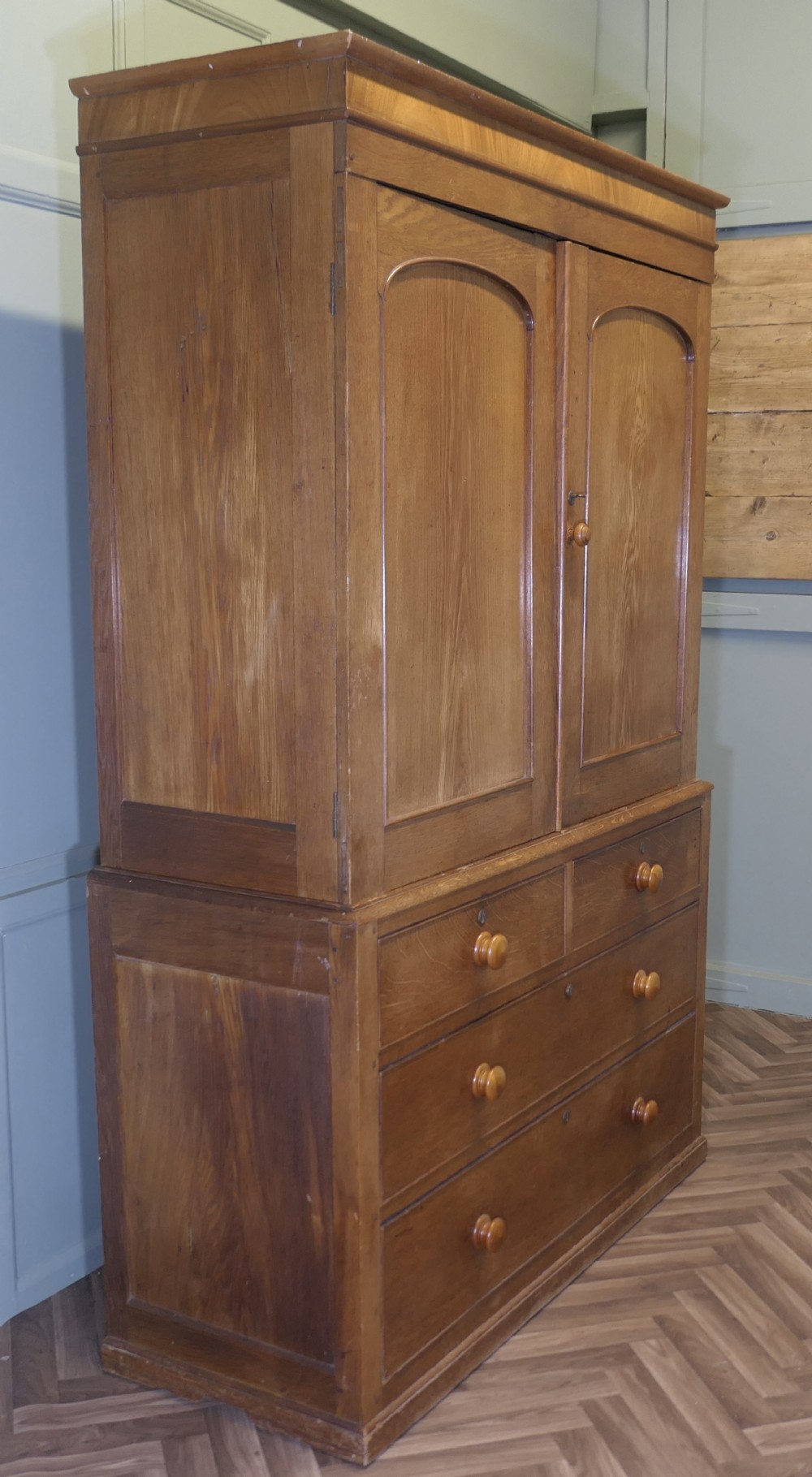 A Victorian Ash and Oak Linen Press