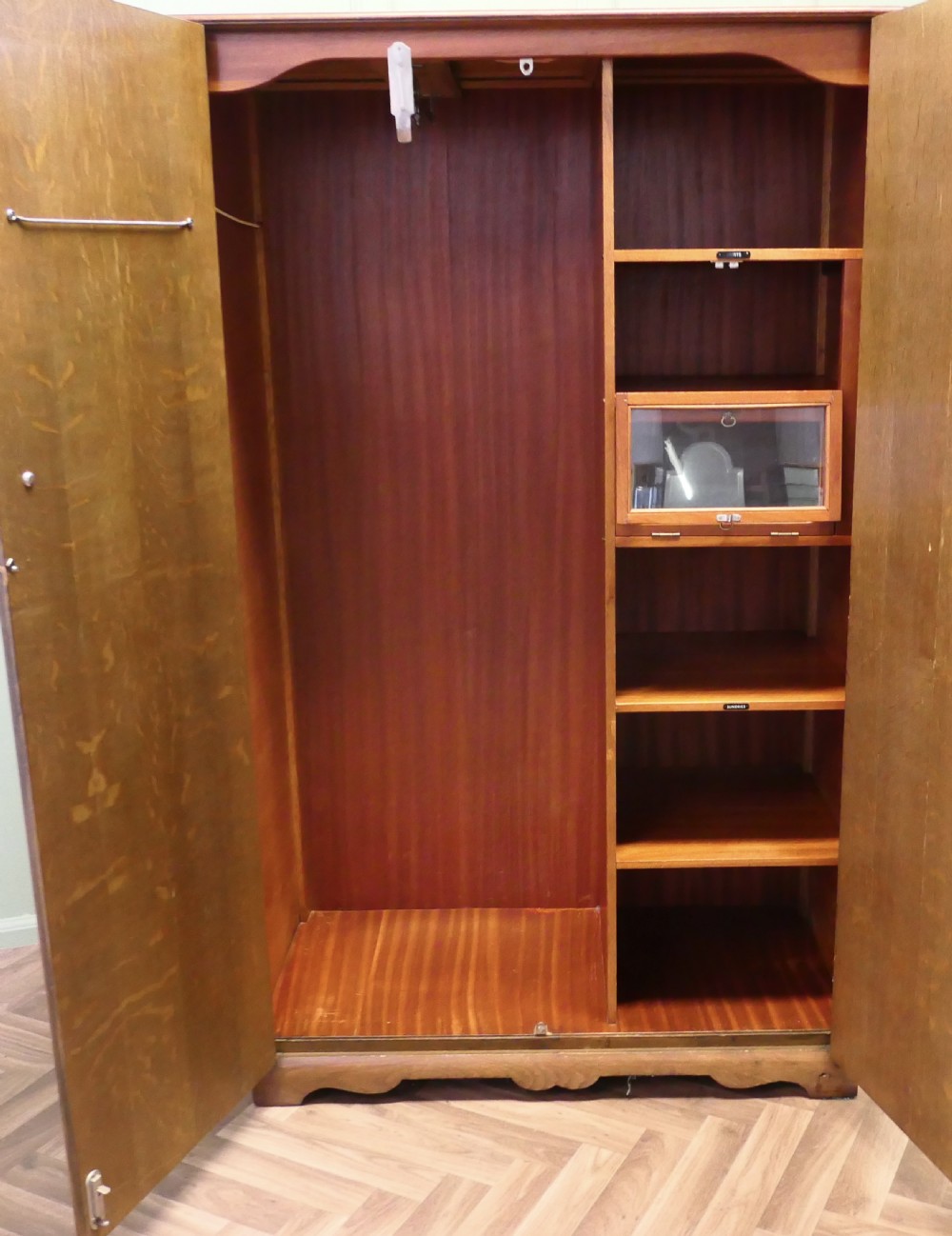 Arts and Crafts Gentleman’s Wardrobe Compactum  View IV