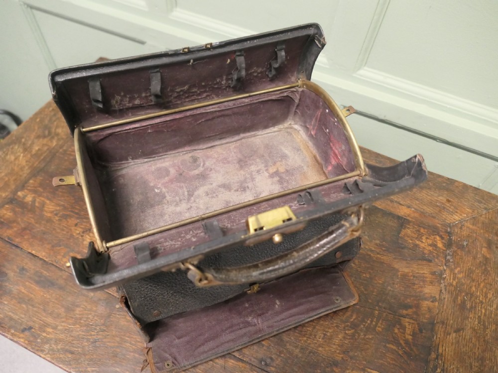 Traveling Dentist Gladstone Bag View III