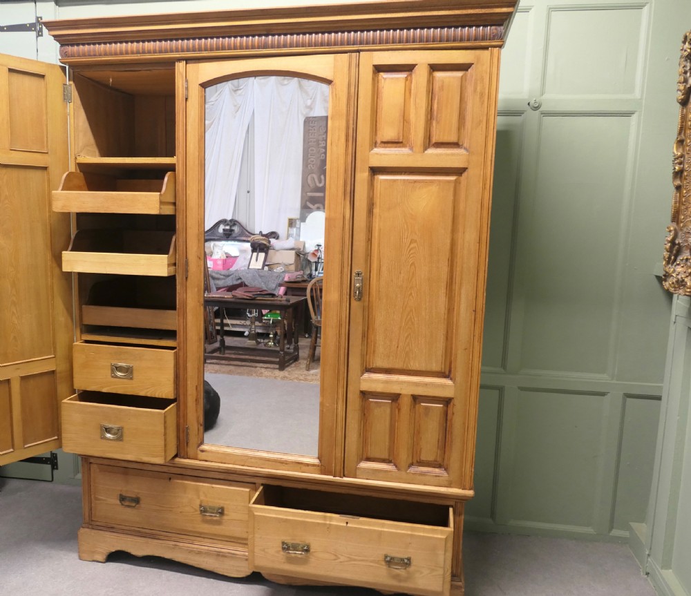 Maple & Co Arts & Crafts Ash Wardrobe Compactum View VII