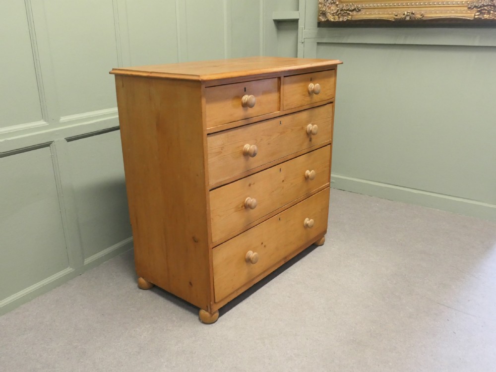 Large Victorian Pine Chest of Drawers View III