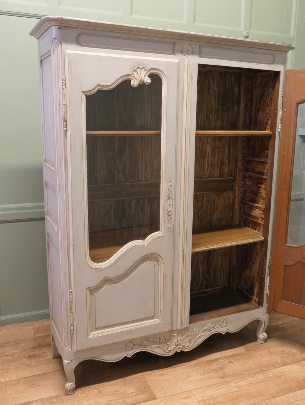 A double-door painted wooden vitrine featuring glazed upper panels with serpentine framing, carved shell lower mouldings, and cabriole legs. View VII