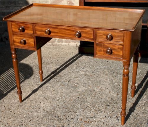 George 1v Mahogany 5 Drawer Kneehole Side Table.

